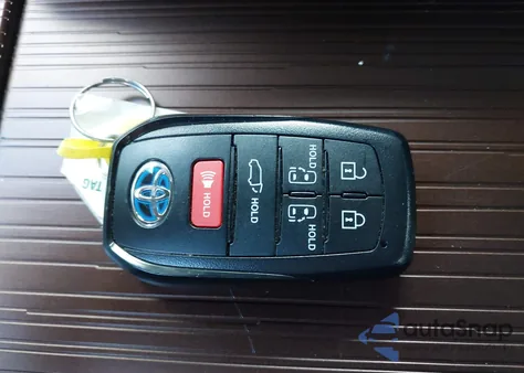 2024 Toyota Sienna Xle z USA, uszkodzony, nr VIN 5TDJRKEC1RS204762